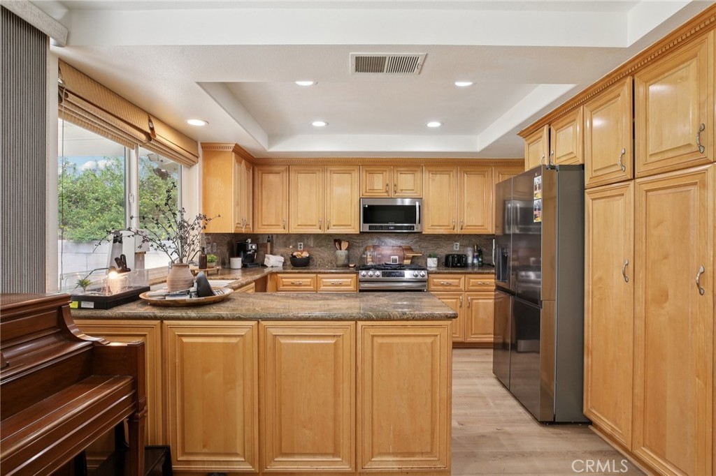 520 W Country Hills Drive