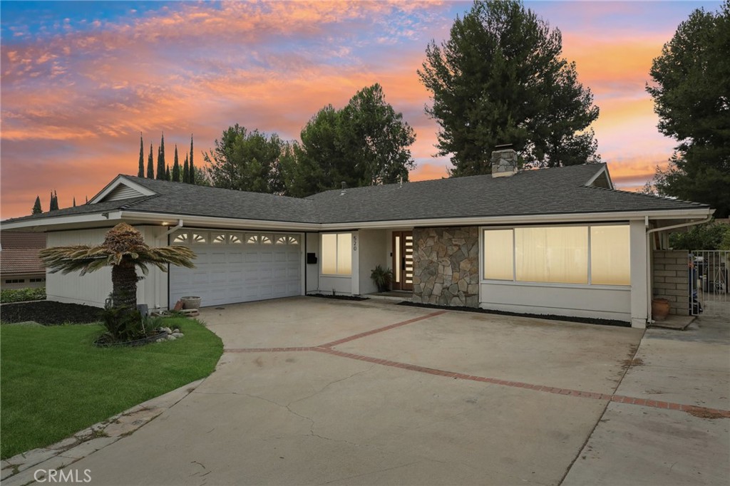 520 W Country Hills Drive