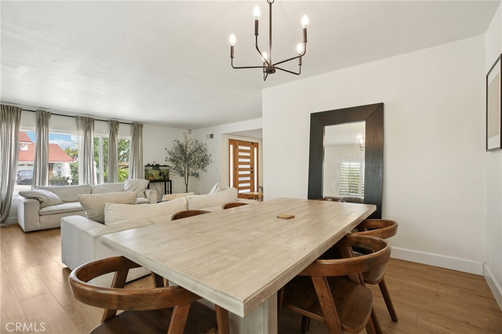 520 W Country Hills Drive