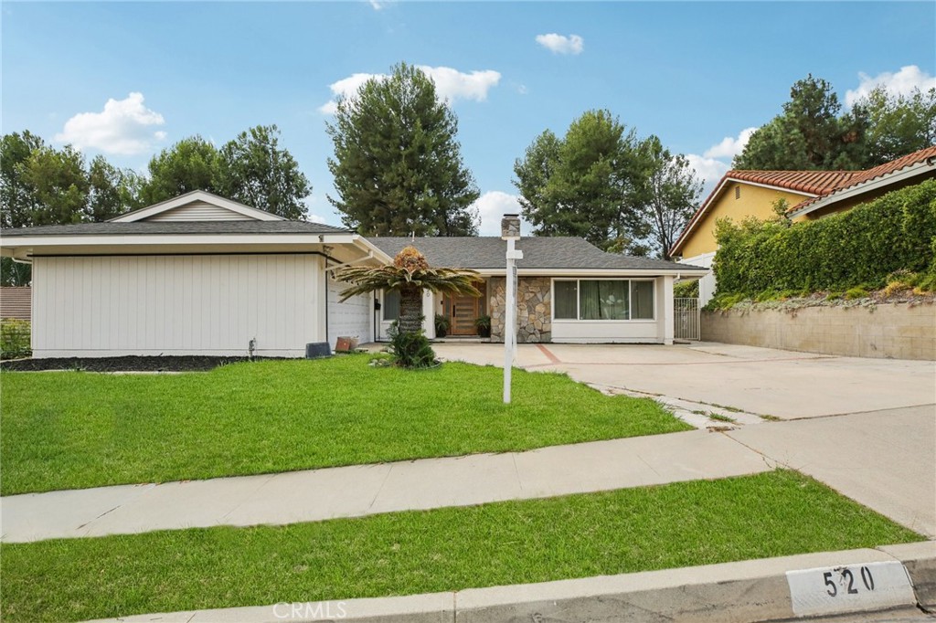 520 W Country Hills Drive