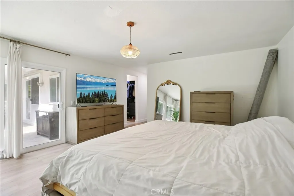 520 W Country Hills Drive