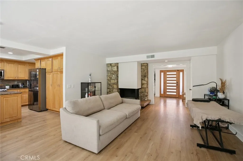 520 W Country Hills Drive