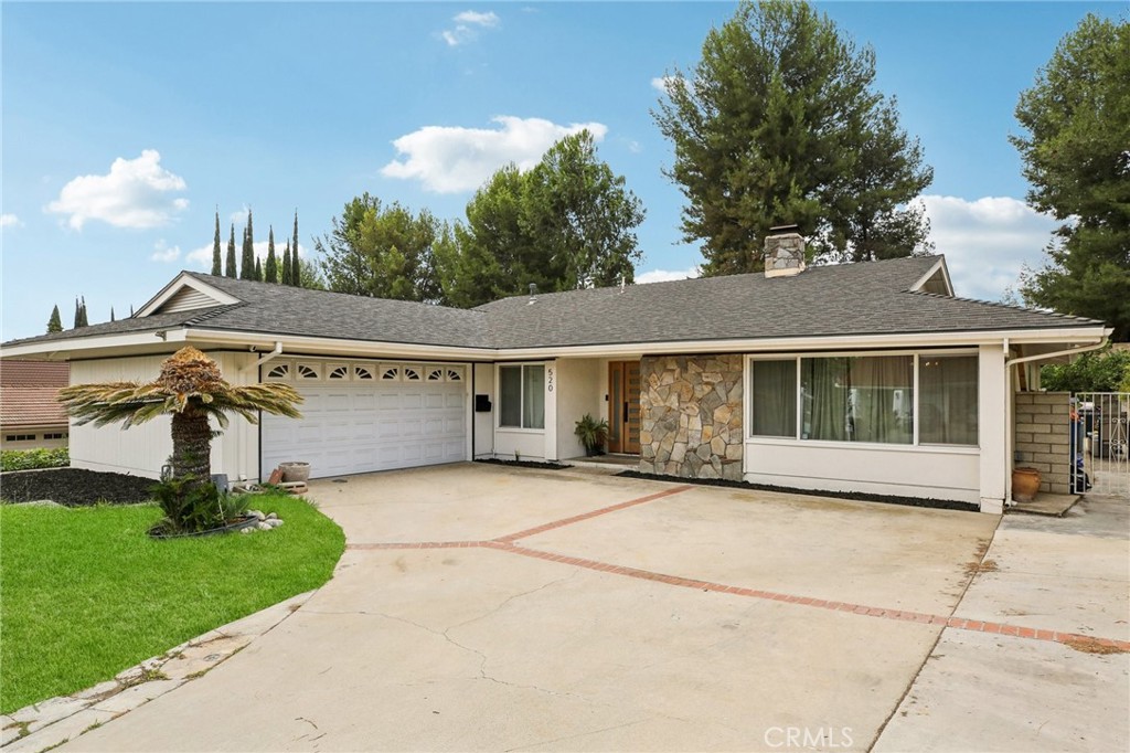 520 W Country Hills Drive