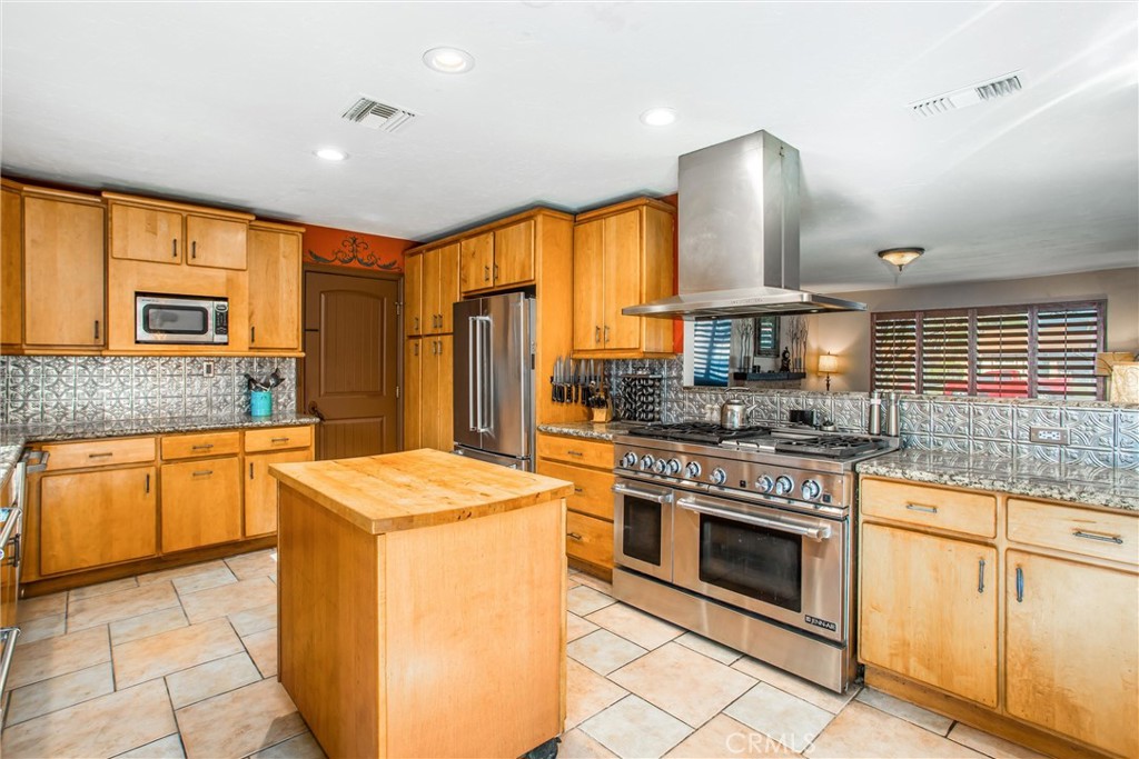 340 S San Mateo Street