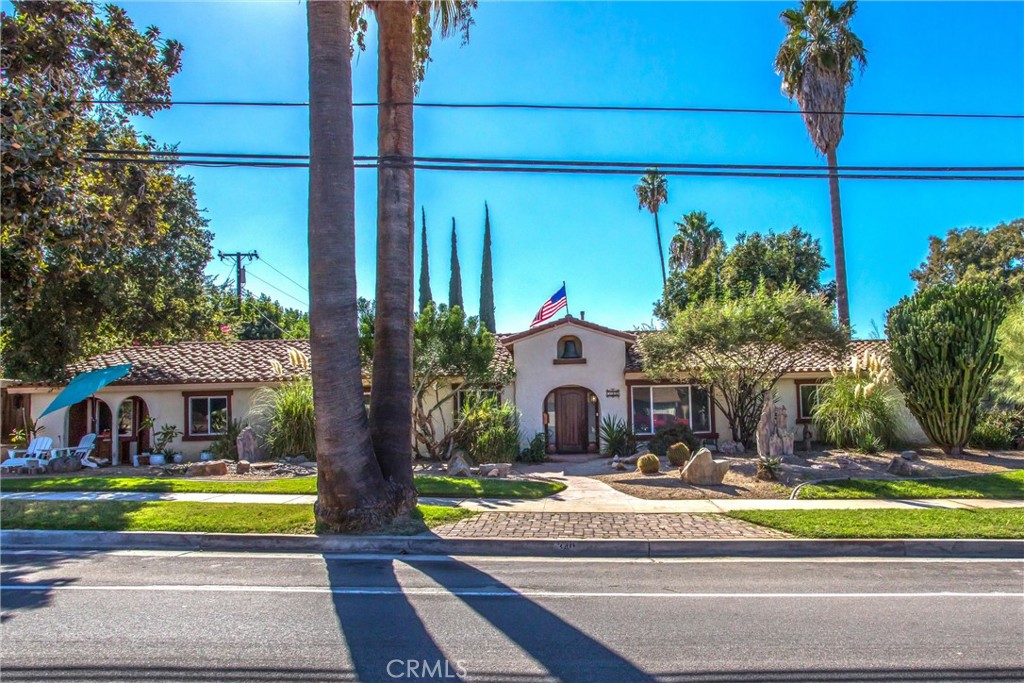 340 S San Mateo Street