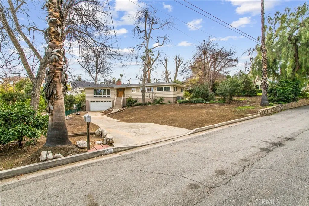 1507 W Olive Avenue