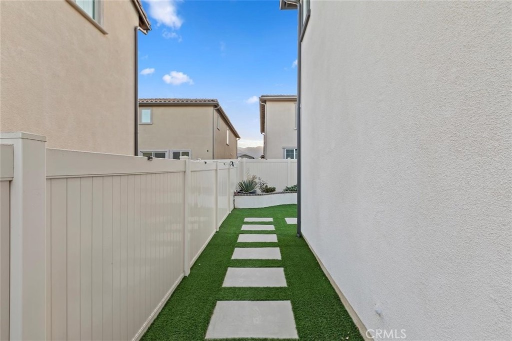 2275 Melogold Way
