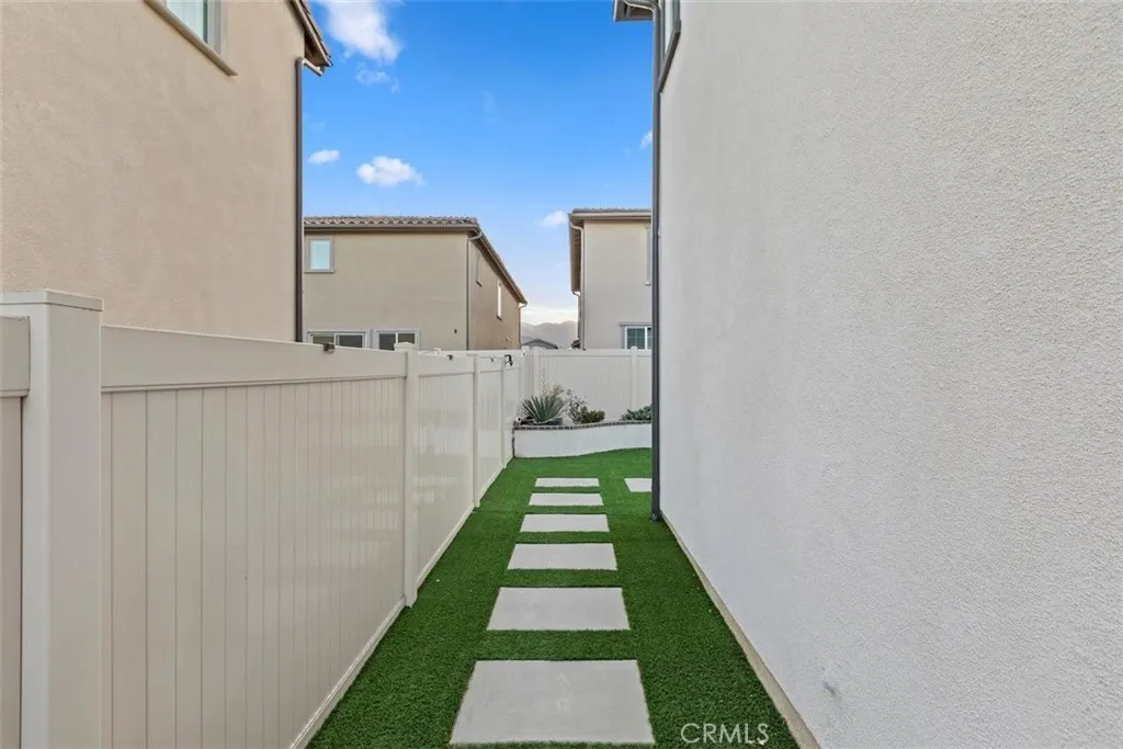 2275 Melogold Way