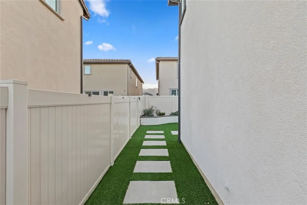 2275 Melogold Way