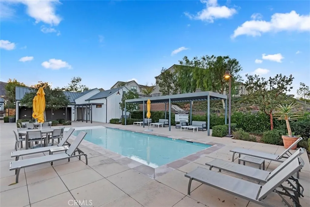 2275 Melogold Way