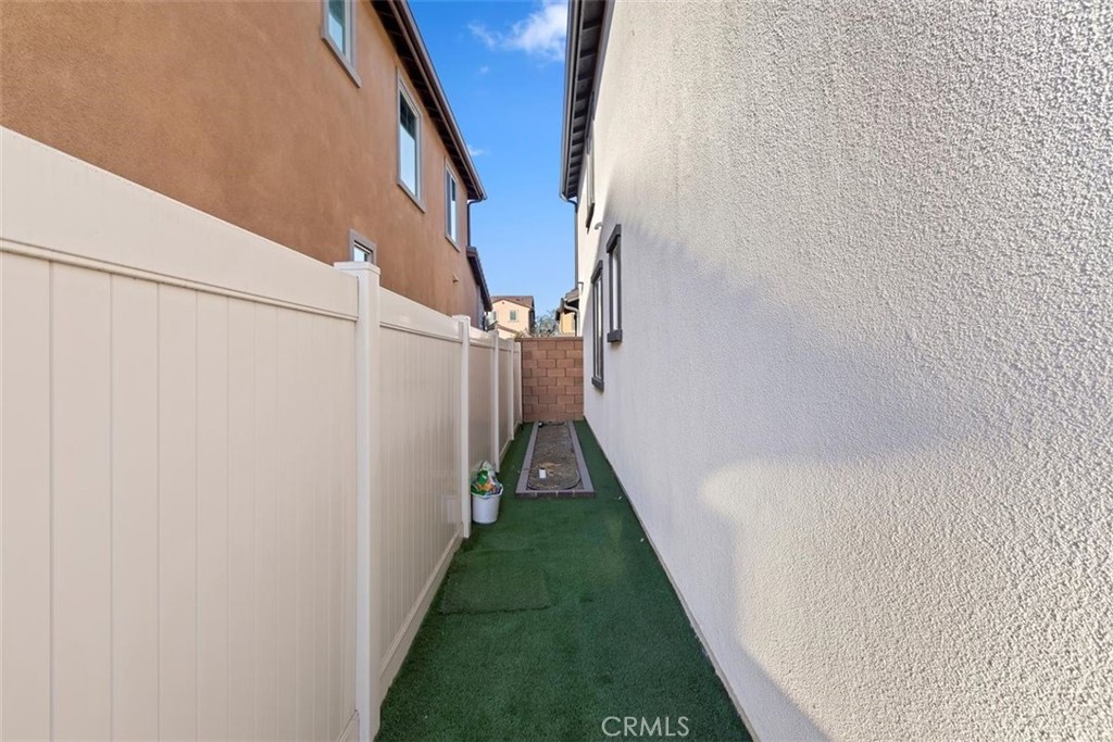 2275 Melogold Way