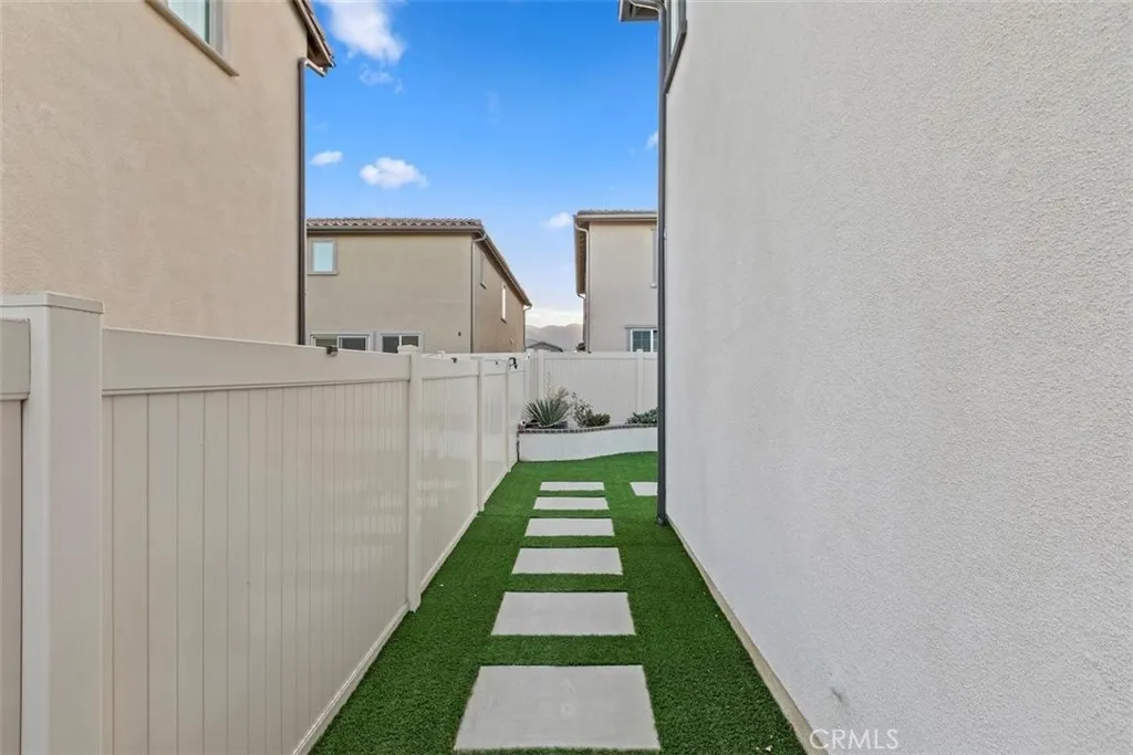 2275 Melogold Way