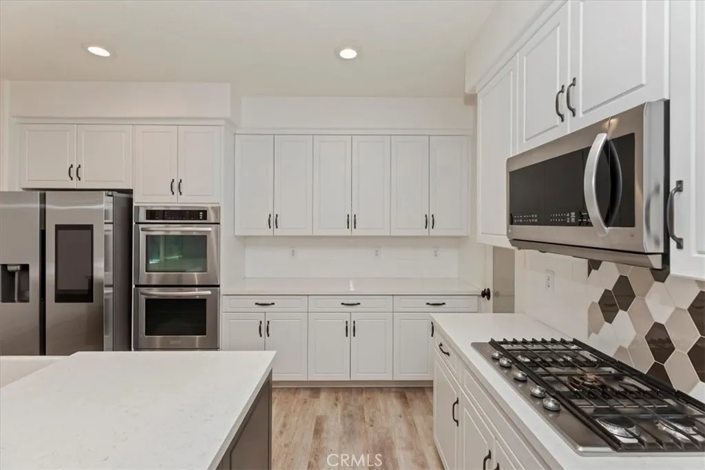 27792 Carlton Oaks Street