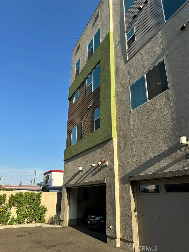 17612 Garden House Lane, Bellflower