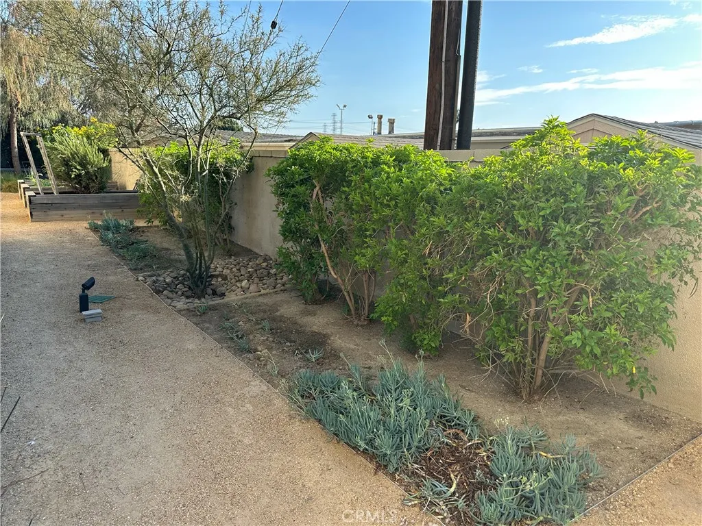 17612 Garden House Lane, Bellflower