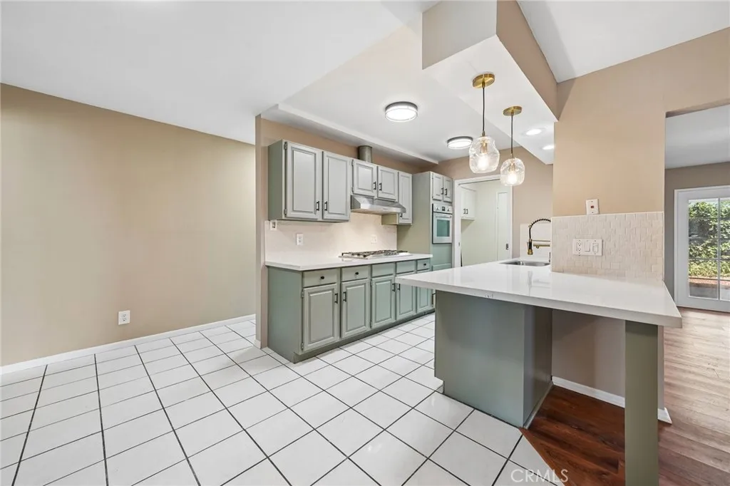 9091 Savoy Street