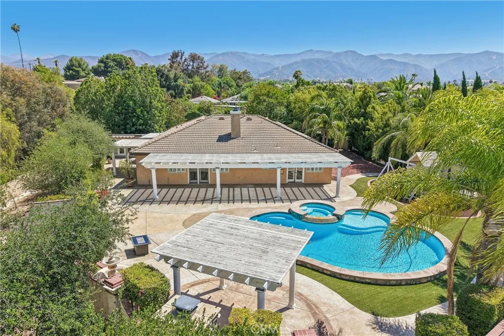 2431 Rosser Drive