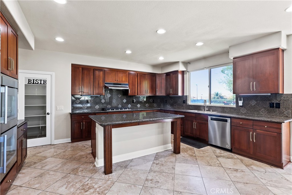 1055 Lowry Ranch