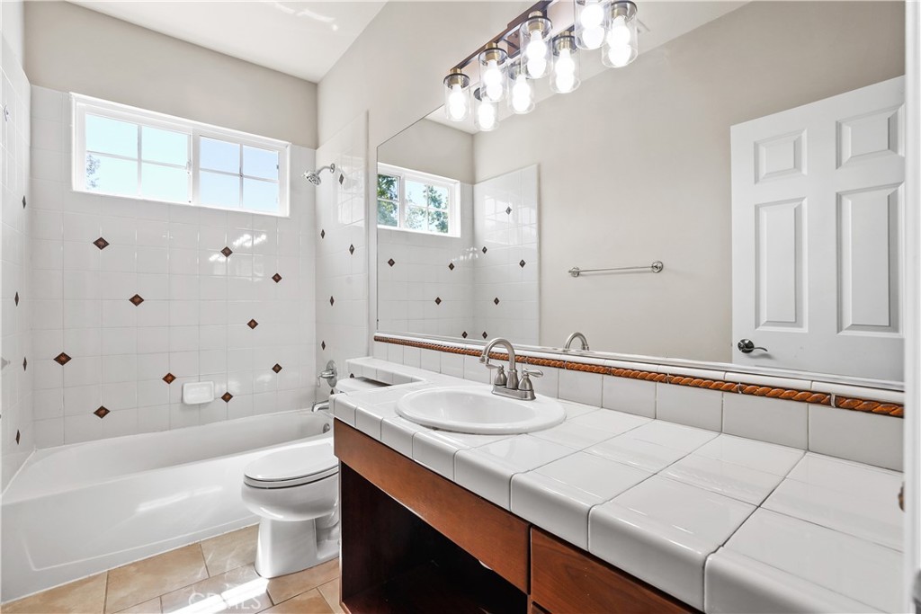 1055 Lowry Ranch