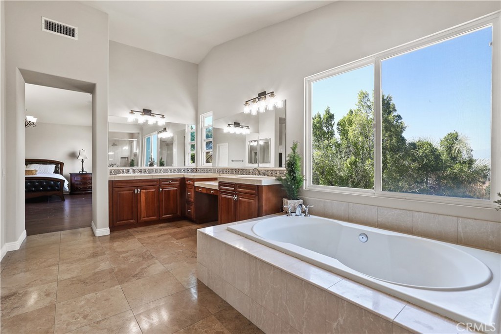 1055 Lowry Ranch