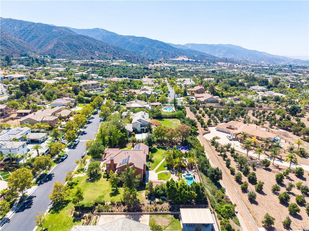 1055 Lowry Ranch