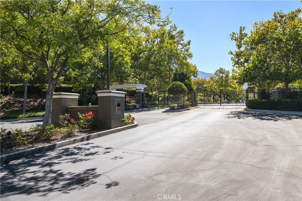 1055 Lowry Ranch
