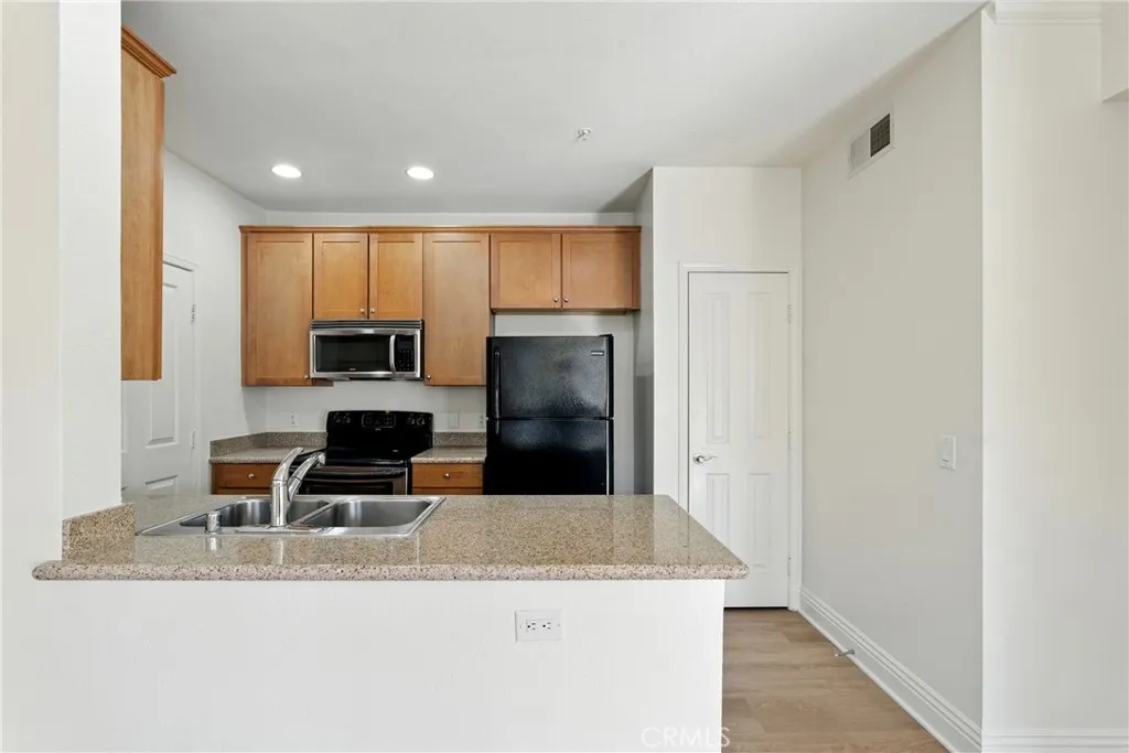 22681 Oakgrove Unit 225