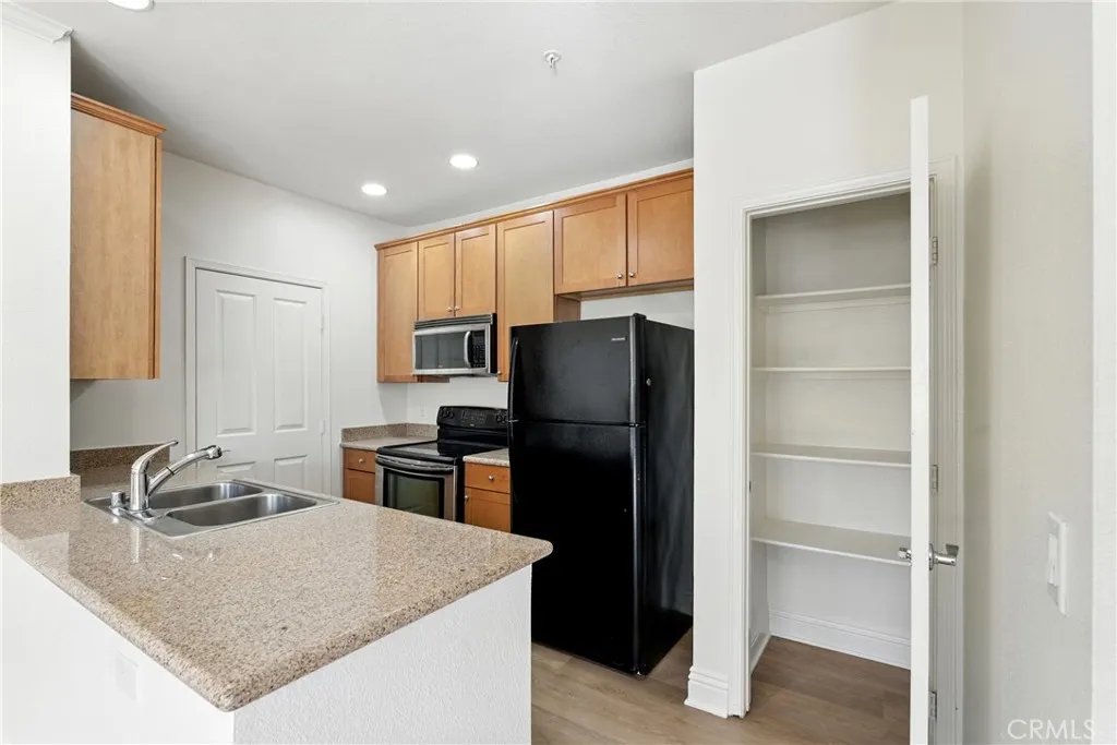 22681 Oakgrove Unit 225