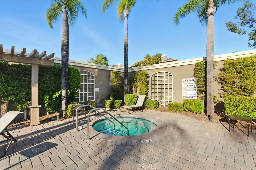 22681 Oakgrove Unit 225