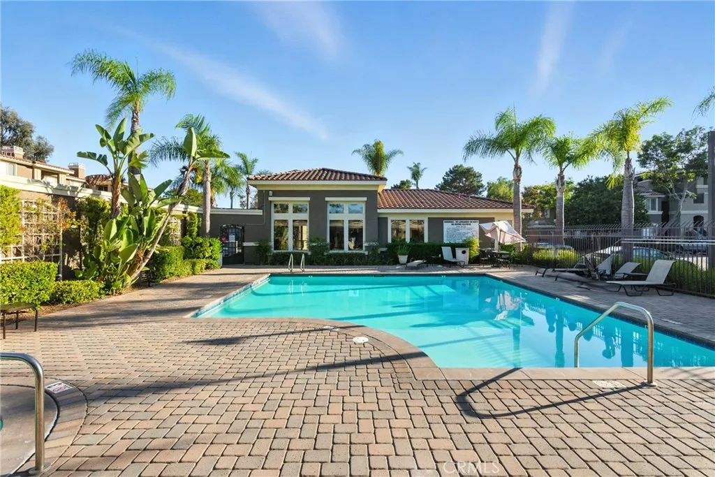 22681 Oakgrove Unit 225