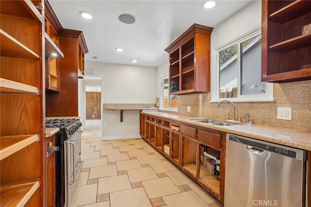 6651 Coronado