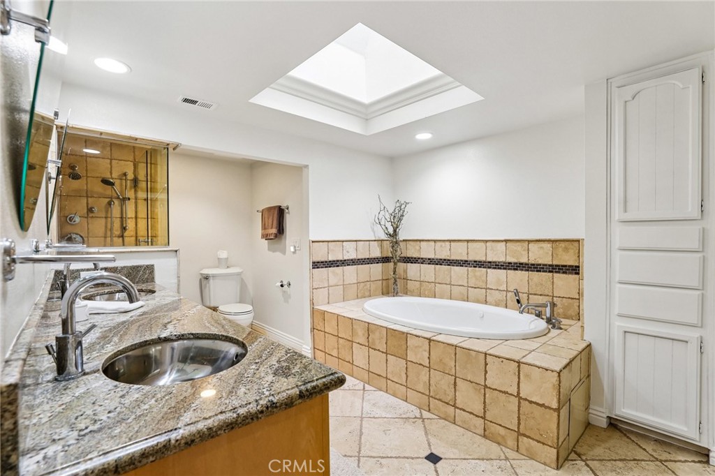 6164 E Morningview