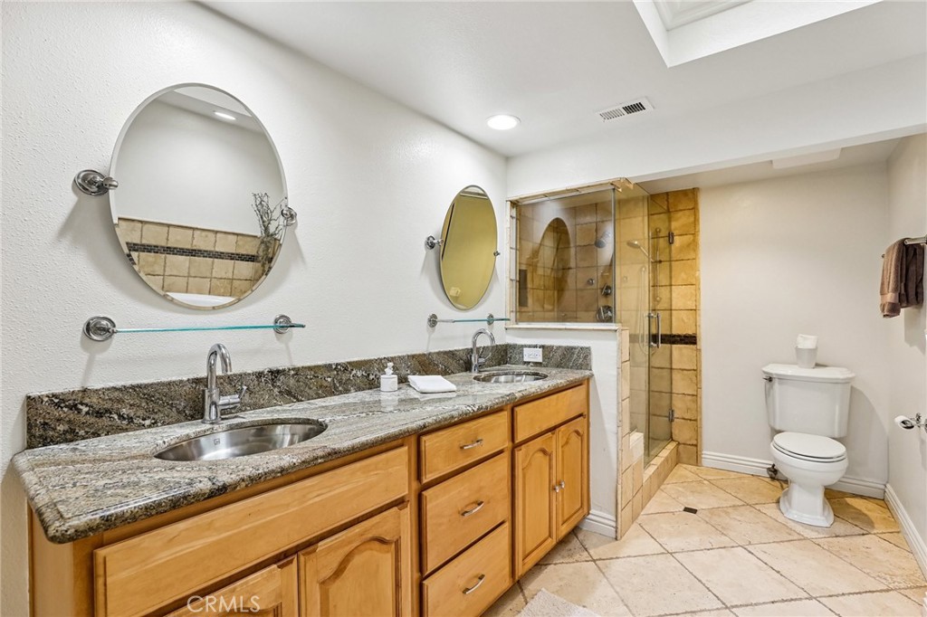 6164 E Morningview