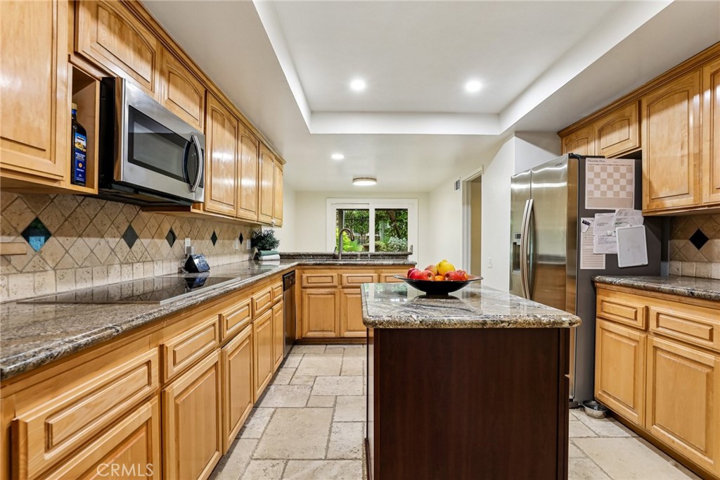 6164 E Morningview
