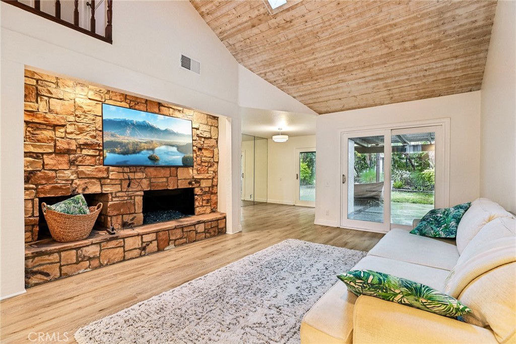6164 E Morningview
