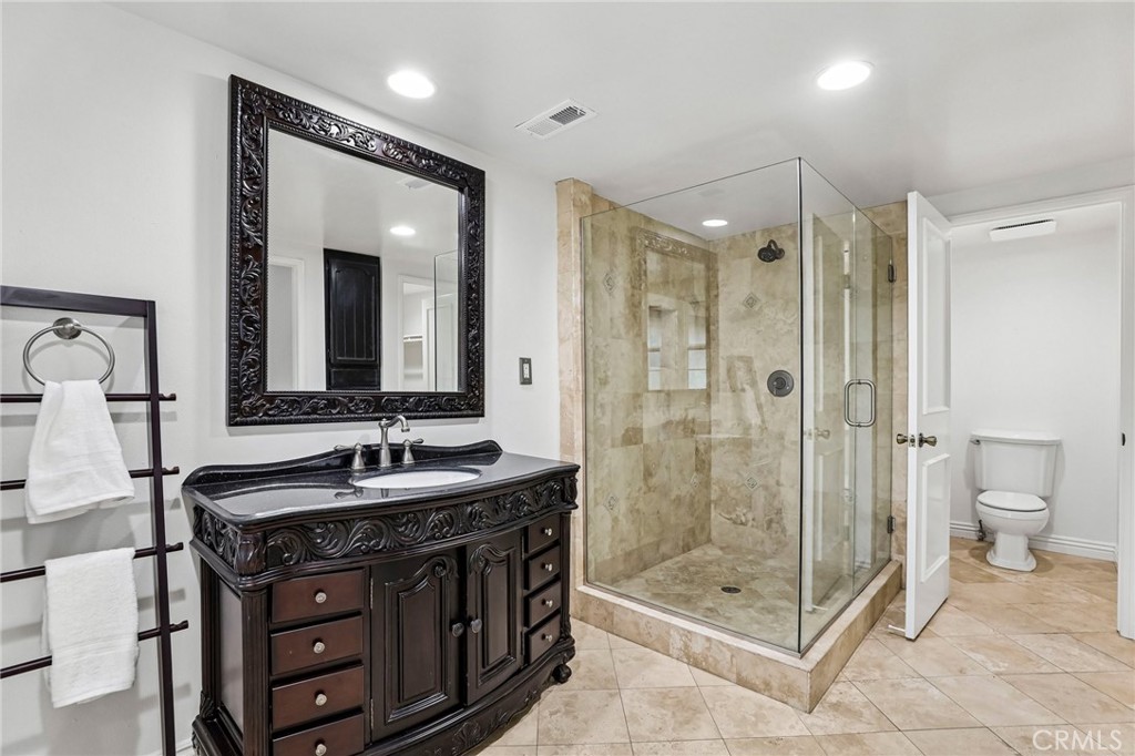 6164 E Morningview