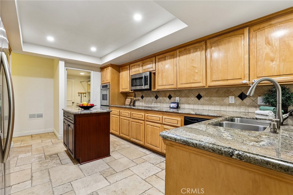 6164 E Morningview