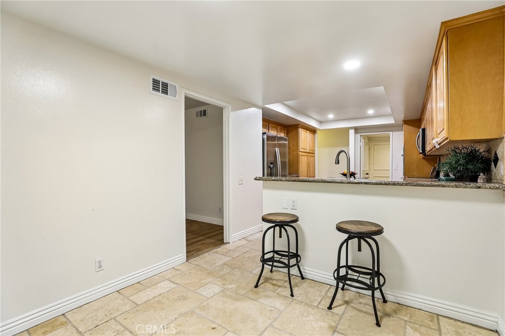 6164 E Morningview