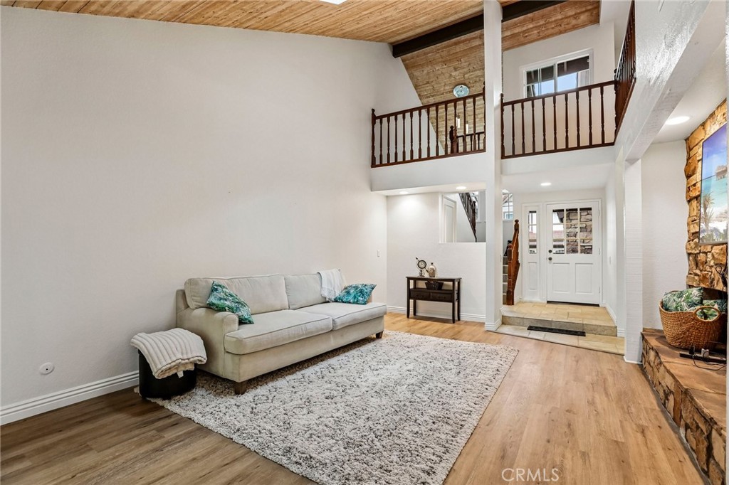 6164 E Morningview