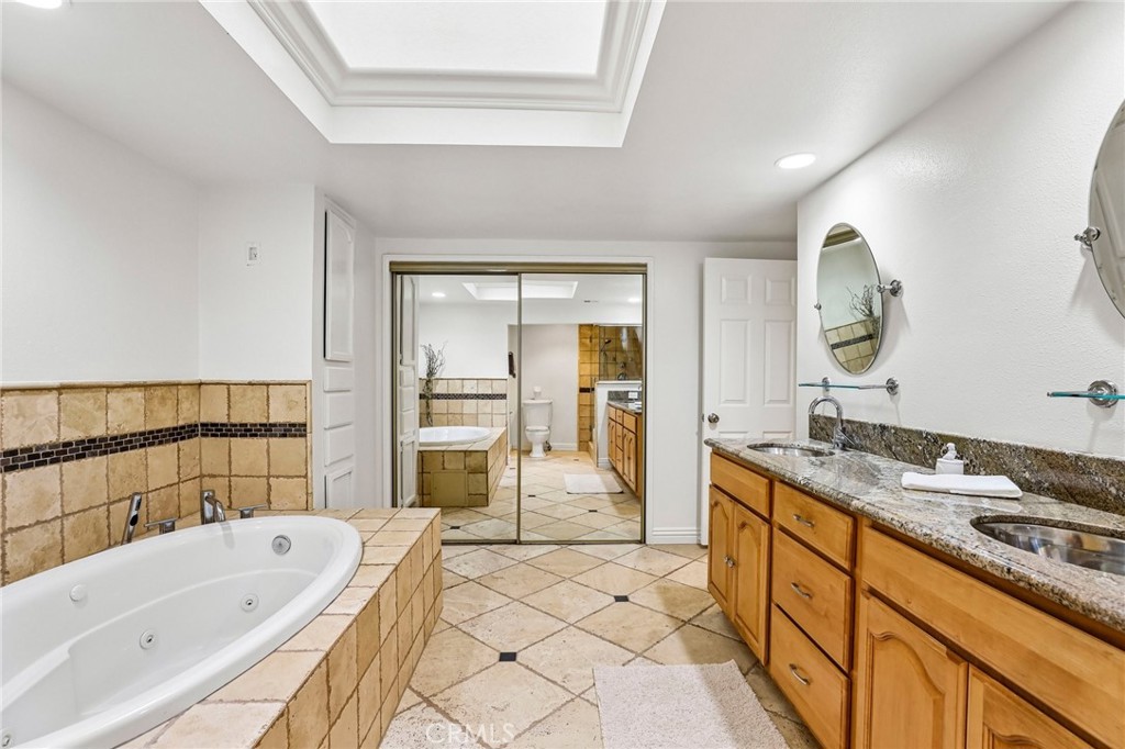 6164 E Morningview