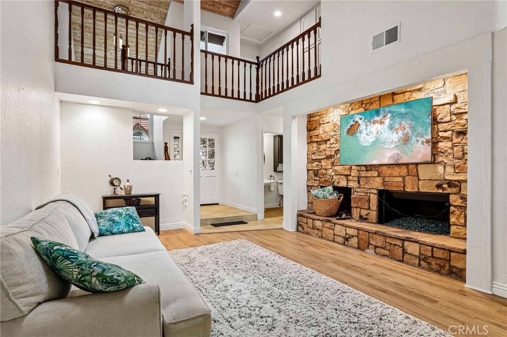 6164 E Morningview