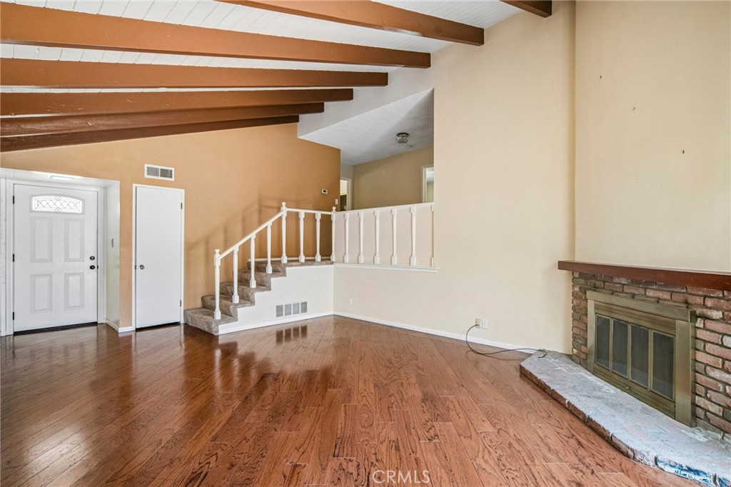312 N London