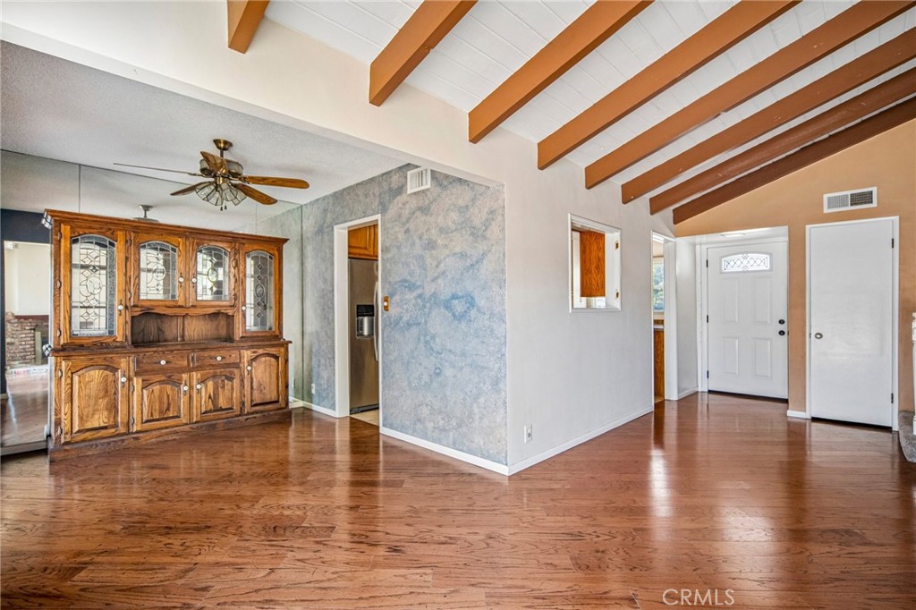 312 N London