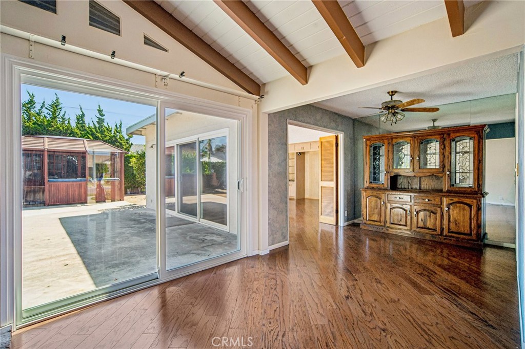 312 N London