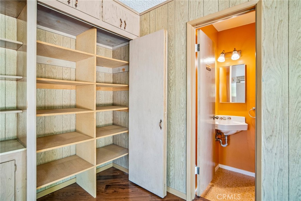 312 N London
