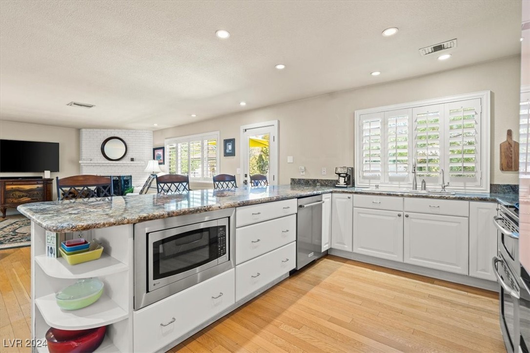 3698 Meadowcrest Drive