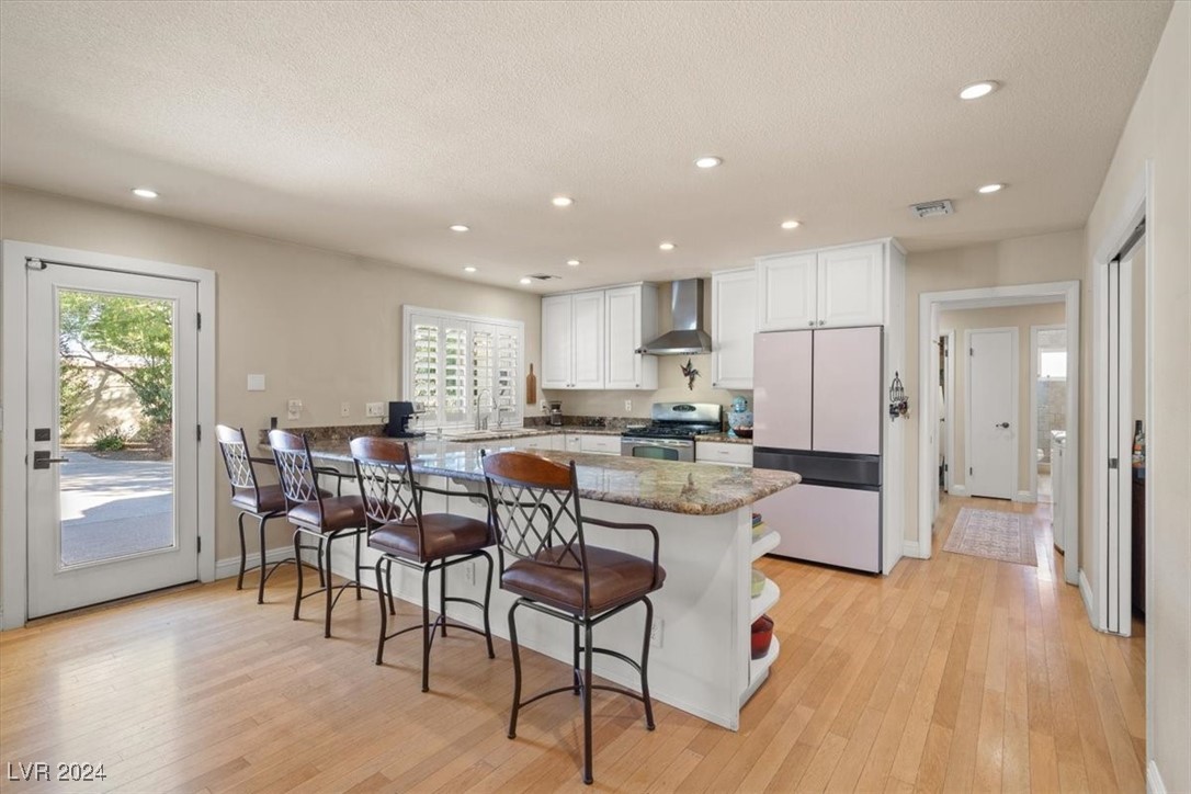 3698 Meadowcrest Drive