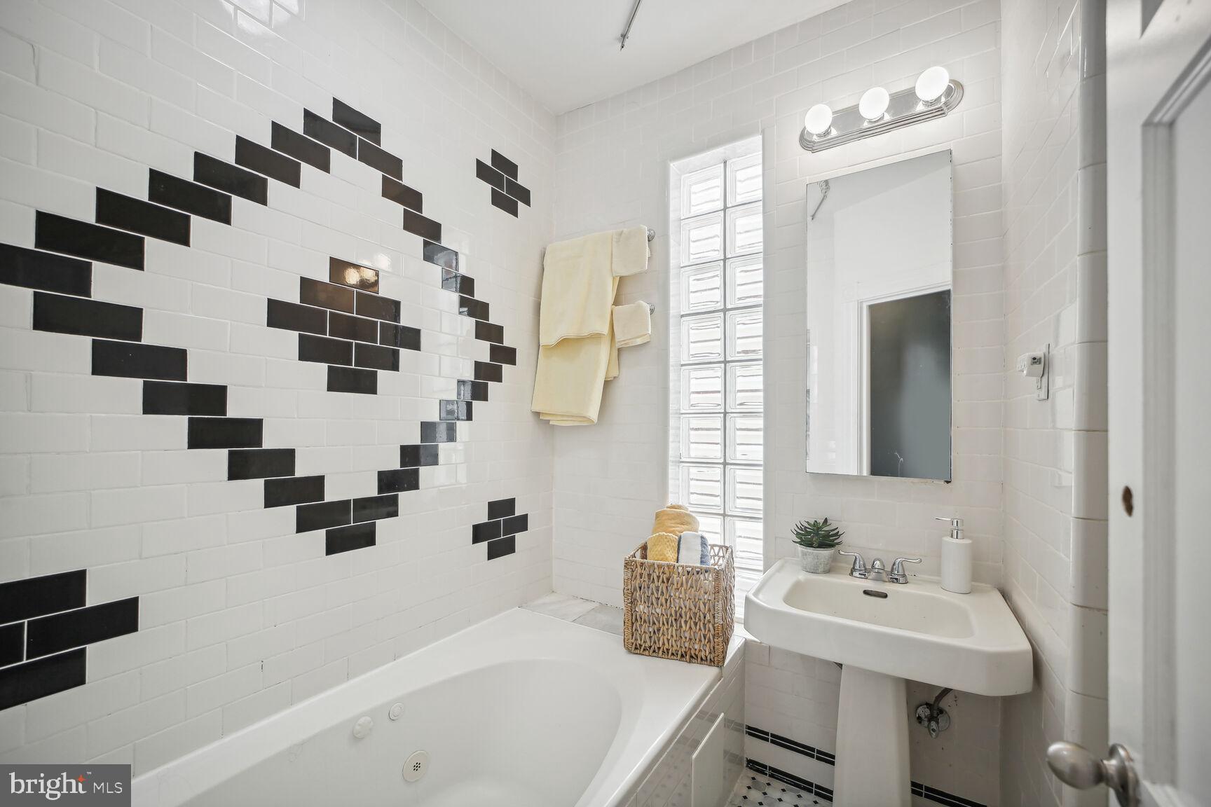 1126 Montello Ave NE