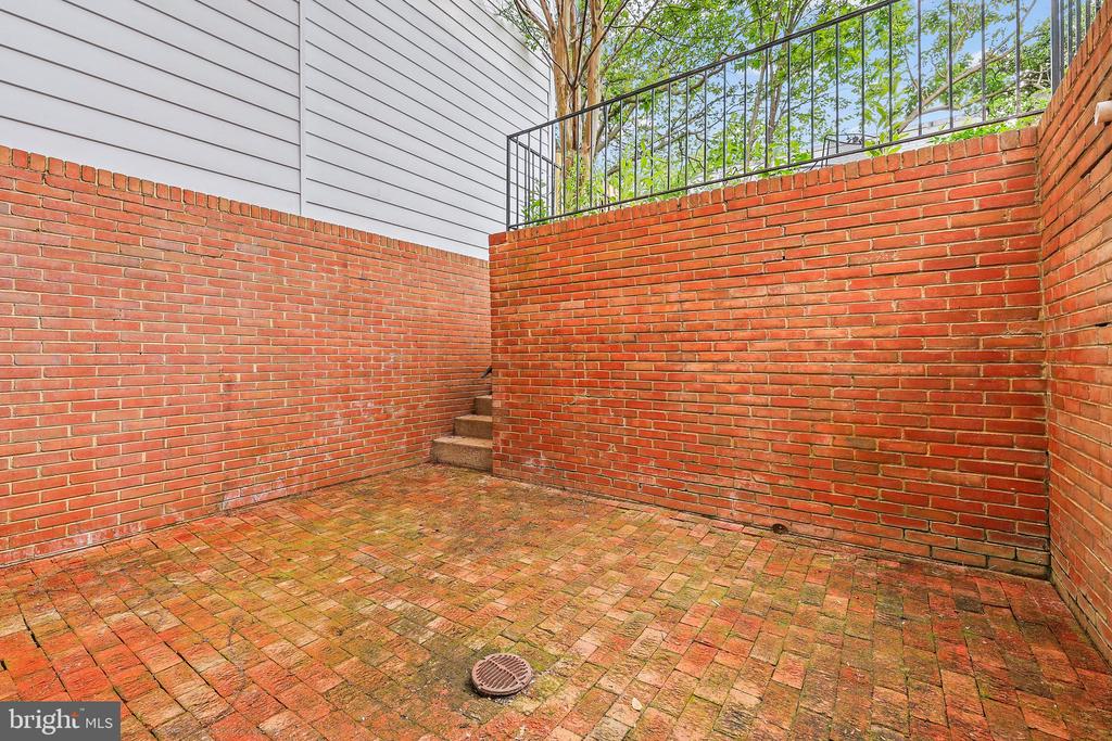 525 7th St SE