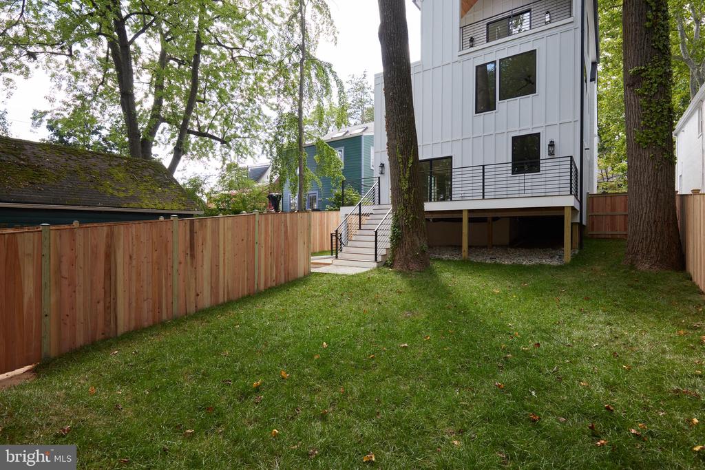 5437 33rd St NW
